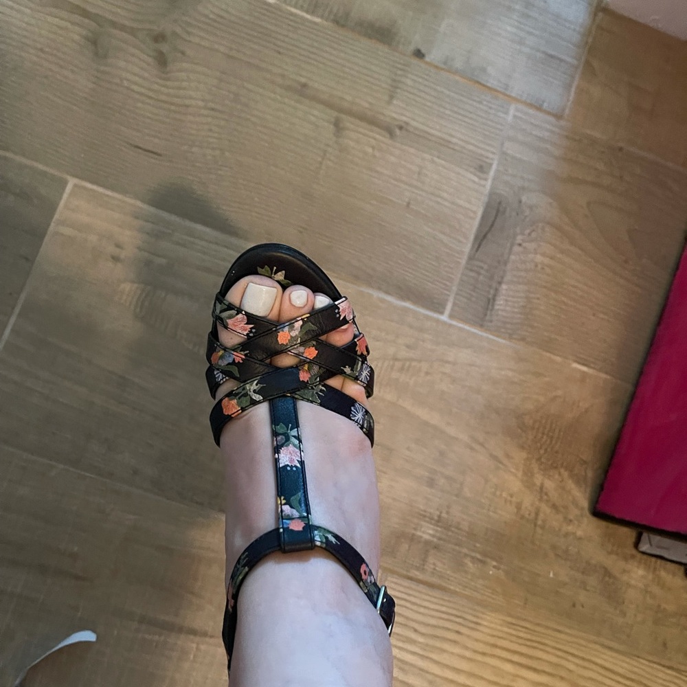 Saint Laurent Black Floral T-Strap Leather Heels - Picture 8 of 8